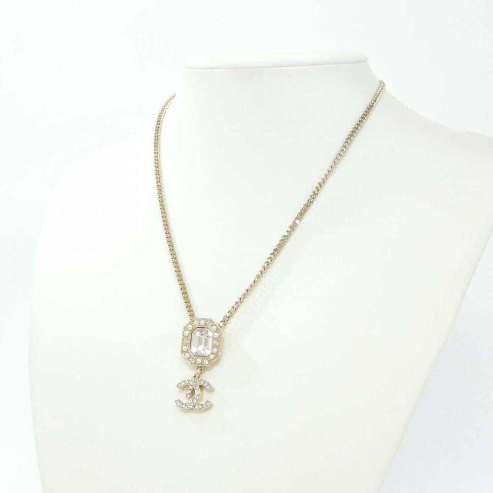 CHANEL Authentic White Necklace - Picture 5 of 5